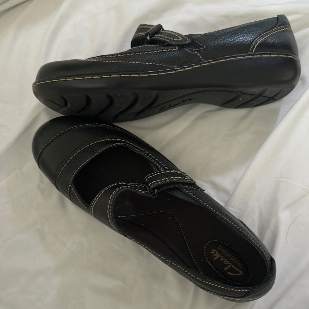 Black Clarks bendables.  Size 11M. New.